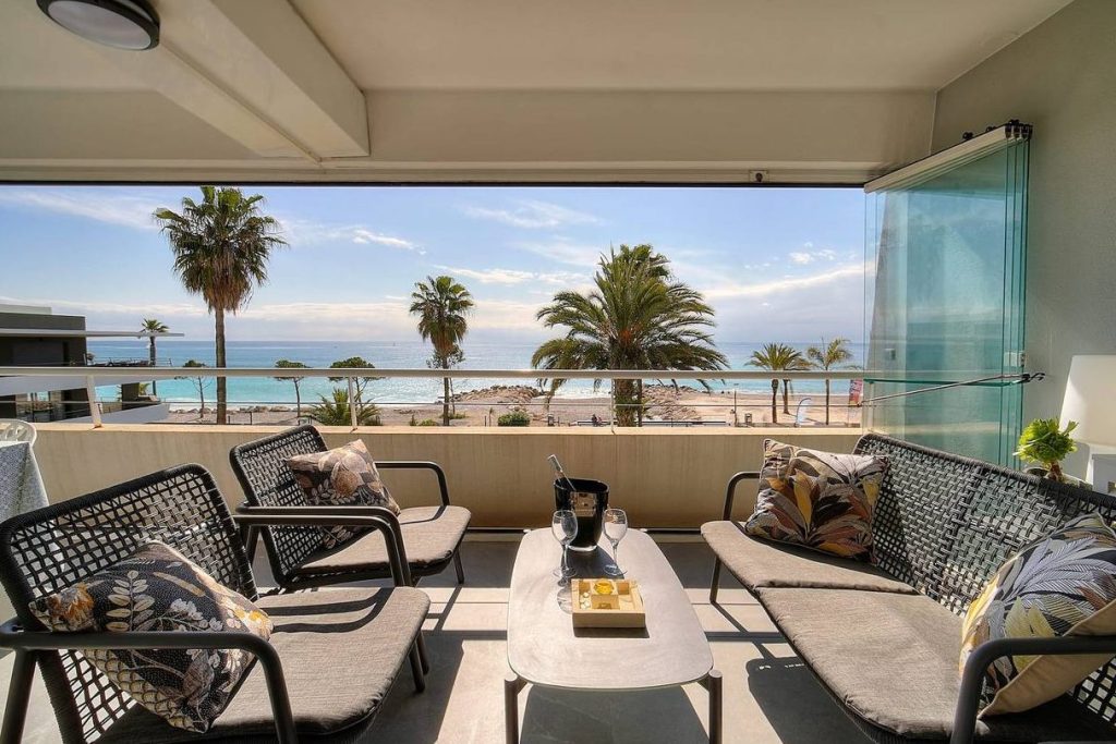 À la découverte de Villeneuve-Loubet : Zoom sur son code postal et ce qu’il révèle