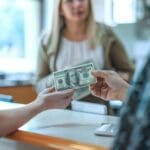 Est-ce que je peux payer mon assurance en esp&egrave;ces ?