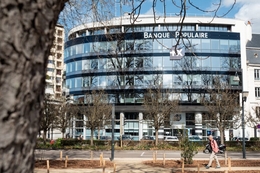 Fa&ccedil;ade d'une agence Banque Populaire Bourgogne Franche-Comt&eacute;