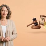 Personne inquiète lisant un jugement la condamnant à payer une dette